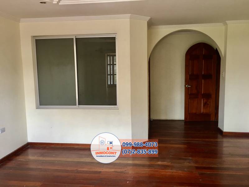 C974 Se vende amplia casa con área verde